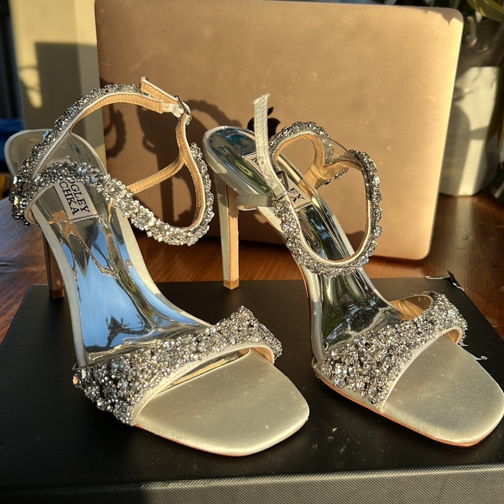 Badgley Mischka Galia Size White Satin - Picture 14 of 17